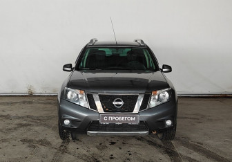 Подержанный автомобиль Nissan Terrano 2014 года (2 фото)