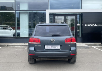 Подержанный автомобиль Volkswagen Touareg 2006 года (6 фото)