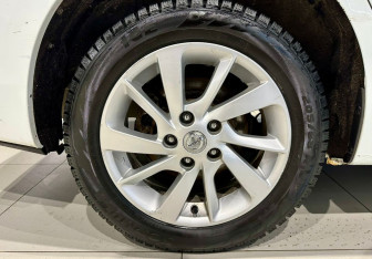 Подержанный автомобиль Nissan Sentra Sedan 2015 года (10 фото)