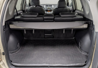 Подержанный автомобиль Toyota RAV4 2007 года (10 фото)