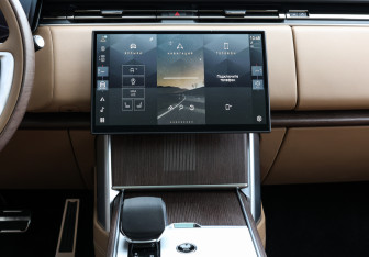 Подержанный автомобиль Land Rover Range Rover 2025 года (17 фото)