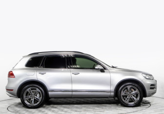 Подержанный автомобиль Volkswagen Touareg 2011 года (3 фото)