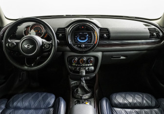 Подержанный автомобиль MINI Clubman Wagon 2016 года (15 фото)