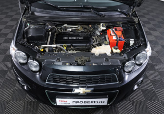 Подержанный автомобиль Chevrolet Aveo Hatchback 2014 года (9 фото)