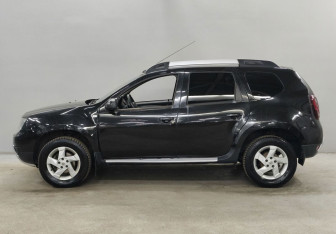 Подержанный автомобиль Renault Duster 2017 года (8 фото)