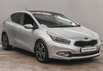 Подержанный автомобиль Kia Ceed Hatchback 2013 года (3 фото)