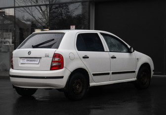 Подержанный автомобиль Skoda Fabia Hatchback 2001 года (5 фото)
