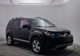 Подержанный автомобиль Mitsubishi Outlander 2008 года (3 фото)