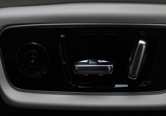 Подержанный автомобиль LiXiang L7 2023 года (18 фото)