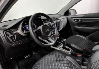 Подержанный автомобиль Kia Rio Hatchback 2021 года (15 фото)
