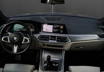 Подержанный автомобиль BMW X5 2020 года (9 фото)