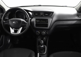 Подержанный автомобиль Kia Rio Hatchback 2014 года (7 фото)