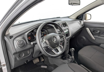 Подержанный автомобиль Renault Logan Sedan 2019 года (16 фото)