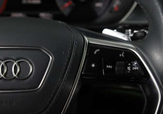 Подержанный автомобиль Audi A8 2019 года (20 фото)