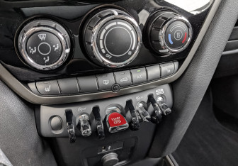 Подержанный автомобиль MINI Countryman 2021 года (21 фото)
