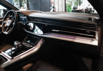 Подержанный автомобиль Audi Q8 2019 года (7 фото)