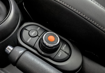 Подержанный автомобиль MINI Hatch 2021 года (25 фото)