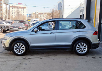 Подержанный автомобиль Volkswagen Tiguan 2021 года (8 фото)