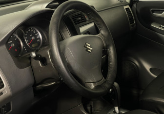 Подержанный автомобиль Suzuki Liana Sedan 2006 года (13 фото)