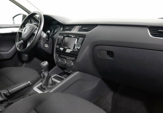 Подержанный автомобиль Skoda Octavia Liftback 2014 года (5 фото)