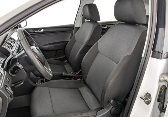 Подержанный автомобиль Skoda Rapid Liftback 2019 года (20 фото)