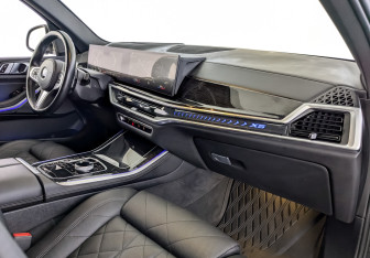 Подержанный автомобиль BMW X5 2023 года (11 фото)
