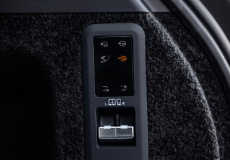 Подержанный автомобиль Land Rover Range Rover 2025 года (21 фото)