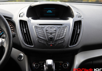 Подержанный автомобиль Ford Kuga 2014 года (13 фото)