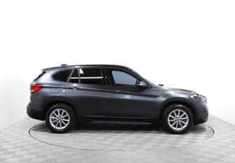 Подержанный автомобиль BMW X1 2022 года (4 фото)