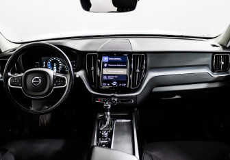 Подержанный автомобиль Volvo XC60 2018 года (11 фото)