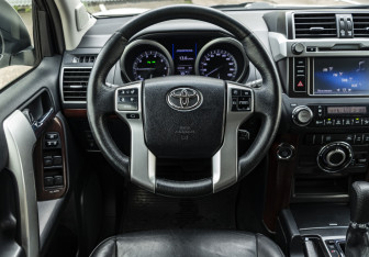 Подержанный автомобиль Toyota Land Cruiser Prado 2016 года (10 фото)
