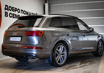 Подержанный автомобиль Audi Q7 2018 года (4 фото)
