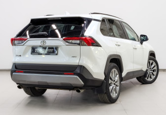 Подержанный автомобиль Toyota RAV4 2020 года (5 фото)