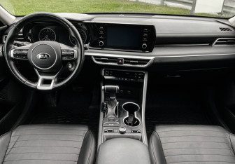 Подержанный автомобиль Kia K5 2020 года (12 фото)