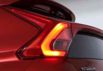 Подержанный автомобиль Mitsubishi Eclipse Cross 2018 года (22 фото)