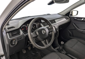 Подержанный автомобиль Skoda Rapid Liftback 2019 года (15 фото)