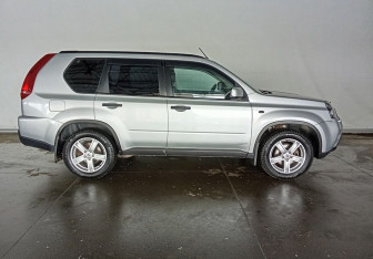Подержанный автомобиль Nissan X-Trail 2012 года (4 фото)