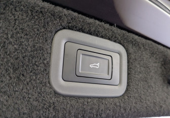 Подержанный автомобиль Voyah Passion 2025 года (10 фото)