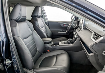 Подержанный автомобиль Toyota RAV4 2019 года (24 фото)