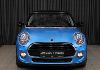 Подержанный автомобиль MINI Hatch 2018 года (2 фото)