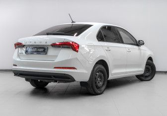 Подержанный автомобиль Skoda Rapid Liftback 2022 года (5 фото)