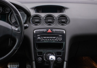 Подержанный автомобиль Peugeot 308 Hatchback 2011 года (14 фото)