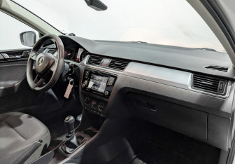 Подержанный автомобиль Skoda Rapid Liftback 2019 года (11 фото)