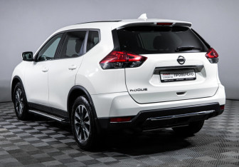 Подержанный автомобиль Nissan Rogue 2016 года (7 фото)
