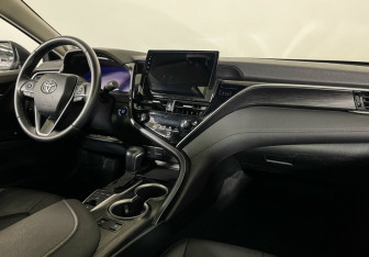 Подержанный автомобиль Toyota Camry Sedan 2023 года (32 фото)