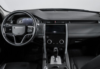 Подержанный автомобиль Land Rover Discovery Sport 2021 года (12 фото)