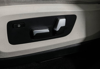 Подержанный автомобиль BMW X5 2020 года (16 фото)