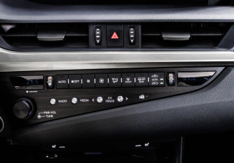 Подержанный автомобиль Lexus ES 2020 года (21 фото)