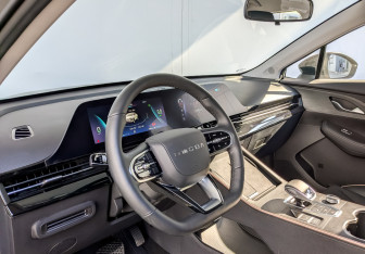Подержанный автомобиль Omoda C5 2024 года (16 фото)