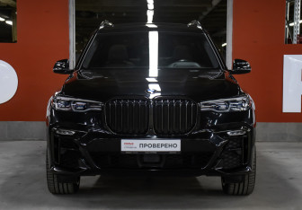 Подержанный автомобиль BMW X7 2021 года (2 фото)